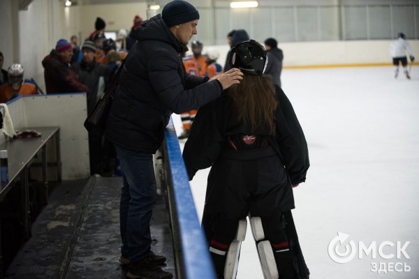 Скрестить клюшки! В Омске открылся сезон детского дворового хоккея Скрестить клюшки! В Омске открылся сезон детского дворового хоккея