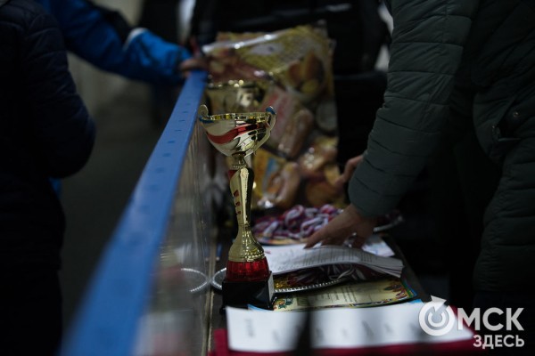 Скрестить клюшки! В Омске открылся сезон детского дворового хоккея Скрестить клюшки! В Омске открылся сезон детского дворового хоккея