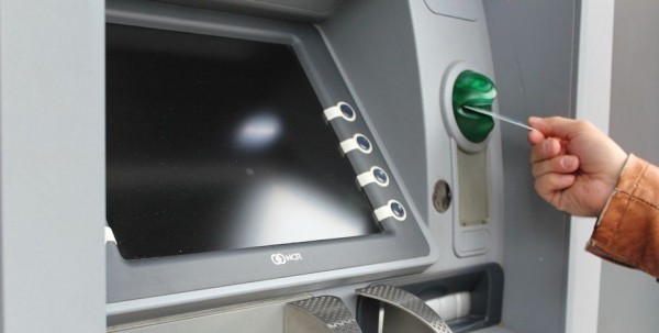 В Нефтяниках ограбили банкомат с несколькими миллионами рублей