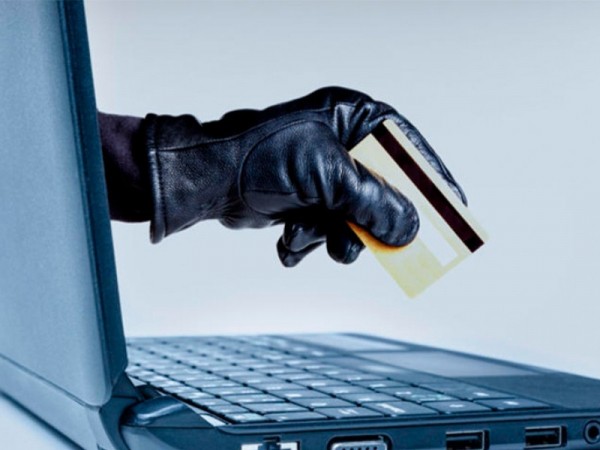 Библия, БАДы и фальшивая девушка: изучаем новые приёмы омских мошенников