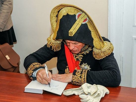 Избитая историком Соколовым девушка жила с ним еще год Избитая историком Соколовым девушка жила с ним еще год