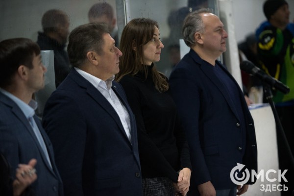 Скрестить клюшки! В Омске открылся сезон детского дворового хоккея Скрестить клюшки! В Омске открылся сезон детского дворового хоккея