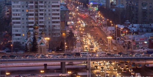 В Омске из-за гололёда зафиксировали 7-балльные пробки
