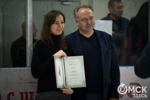 Скрестить клюшки! В Омске открылся сезон детского дворового хоккея Скрестить клюшки! В Омске открылся сезон детского дворового хоккея