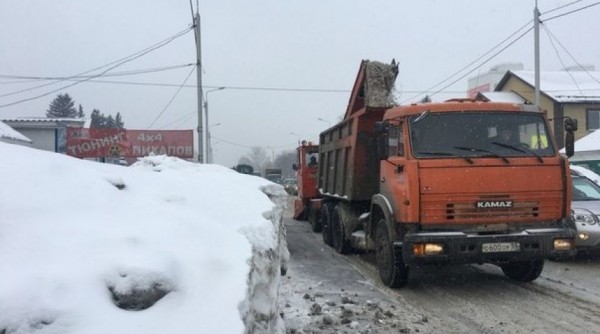 Омские дорожники успевают почистить по 2 дороги в каждом округе за день Омские дорожники успевают почистить по 2 дороги в каждом округе за день