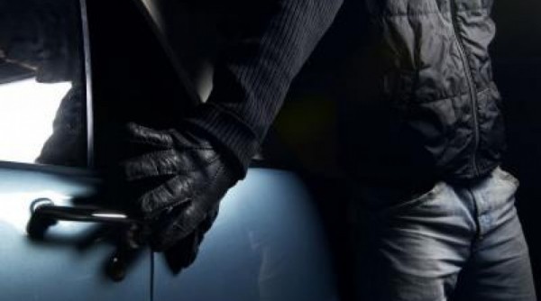 Автомобили в Нефтяниках стали жертвами алчных омичей