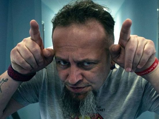 Украинец на борту самолета приставал к россиянам: «Чей Крым?»