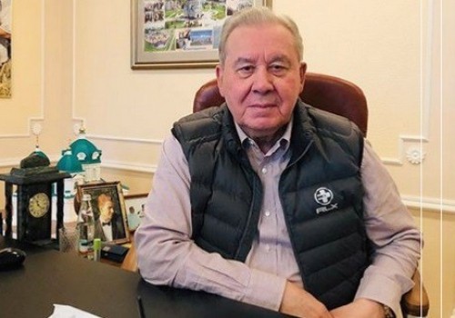 Полежаев вспомнил случай с пенсионеркой, вставшей на колени перед Медведевым