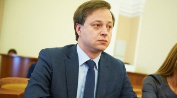 Денежкин за два дня до назначения в мэрию Омска прекратил торговать фруктами