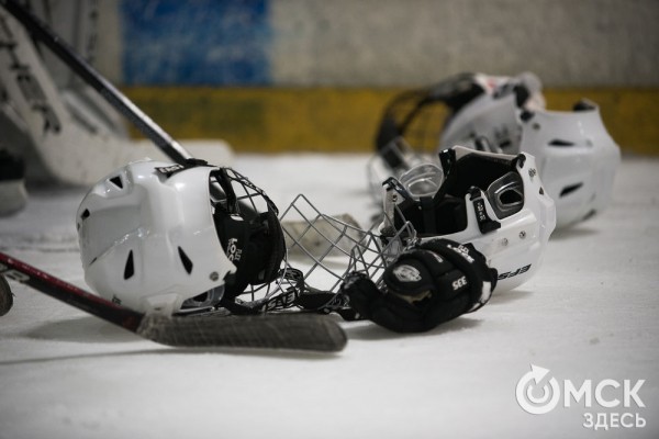 Скрестить клюшки! В Омске открылся сезон детского дворового хоккея Скрестить клюшки! В Омске открылся сезон детского дворового хоккея