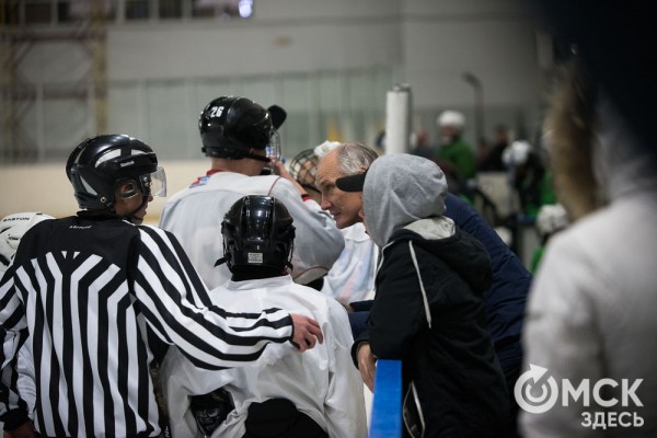 Скрестить клюшки! В Омске открылся сезон детского дворового хоккея Скрестить клюшки! В Омске открылся сезон детского дворового хоккея