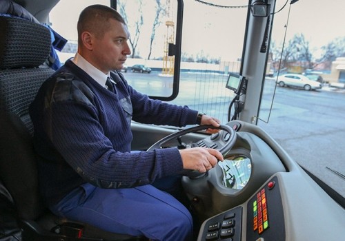 Иностранным водителям автобусов для работы в России придется переучиваться