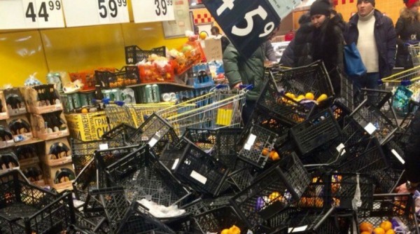 Предновогодняя ночь: омичи скупают продукты уже круглосуточно