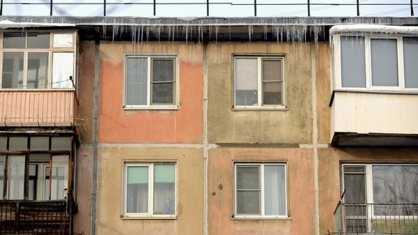 Омич добился через суд утепления промерзающей квартиры 