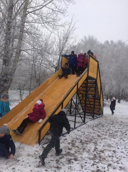 В Омске строятся горки В Омске строятся горки