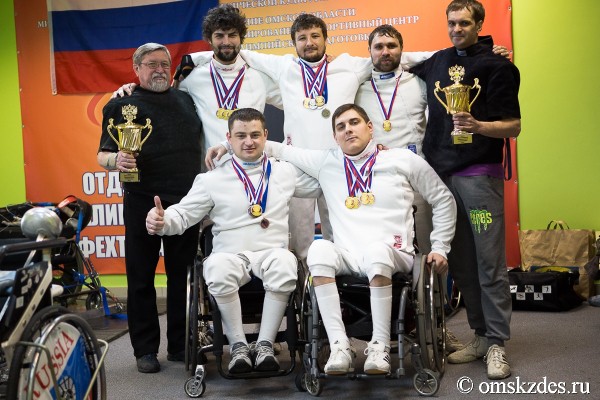 Омские фехтовальщики-колясочники готовятся к паралимпийским играм Омские фехтовальщики-колясочники готовятся к паралимпийским играм