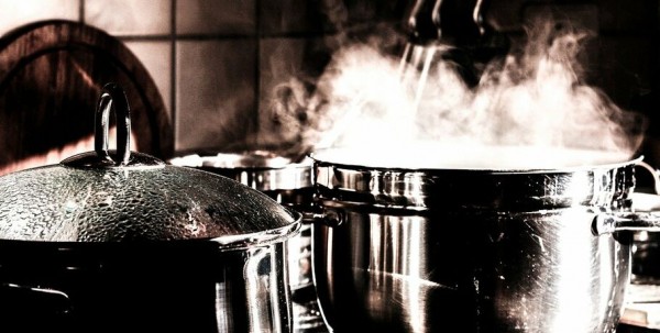 В Омской области двухлетняя девочка обварилась кипятком В Омской области двухлетняя девочка обварилась кипятком