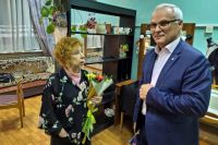 Компании Омска призвали отказаться от новогодних сувениров в пользу детей