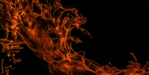 Омские пожарные спасли человека из загоревшегося офиса