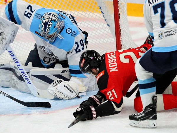 "Авангард" возобновил регулярный чемпионат победой в сибирском дерби "Авангард" возобновил регулярный чемпионат победой в сибирском дерби