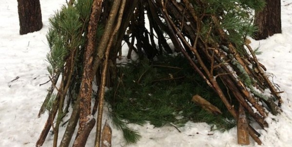 В Омске подросток провёл зимой ночь в шалаше В Омске подросток провёл зимой ночь в шалаше