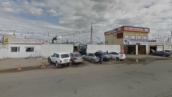 Чиновникам не удалось прогнать сына Варнавского с авторынка на Левобережье 