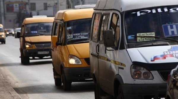 Проезд в маршрутках Омска снова понизят до 18 рублей