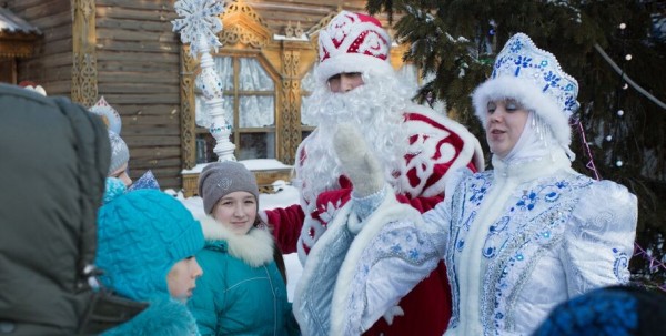 Наряд омского Деда Мороза пропитали специальной жидкостью