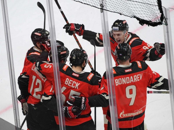 "Авангард" возобновил регулярный чемпионат победой в сибирском дерби "Авангард" возобновил регулярный чемпионат победой в сибирском дерби