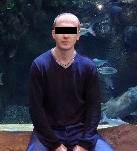 Маленький омич, которого отчим 9 часов держал коленями на гречке, не хочет уходить от мамы