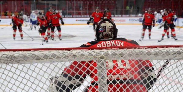 Омский "Авангард" продлил контракт с Бобковым Омский "Авангард" продлил контракт с Бобковым