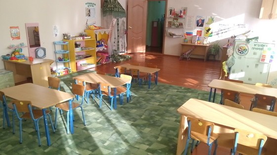 Омичка заявила, что в детском саду торгуют алкоголем. Теперь ее травят родители 