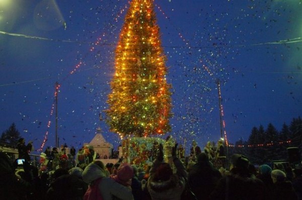 Омичей призывают создавать новогоднюю праздничную атмосферу