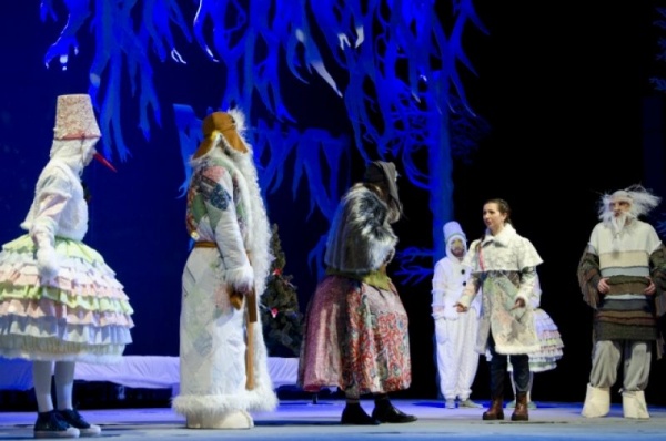 Станет ли внучка Бабы-яги Снегурочкой. В ТЮЗе покажут новогоднюю историю Станет ли внучка Бабы-яги Снегурочкой. В ТЮЗе покажут новогоднюю историю