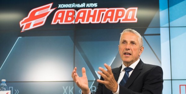 Эксперт: Хартли договорится с Крыловым об уходе из "Авангарда" в ходе сезона Эксперт: Хартли договорится с Крыловым об уходе из "Авангарда" в ходе сезона