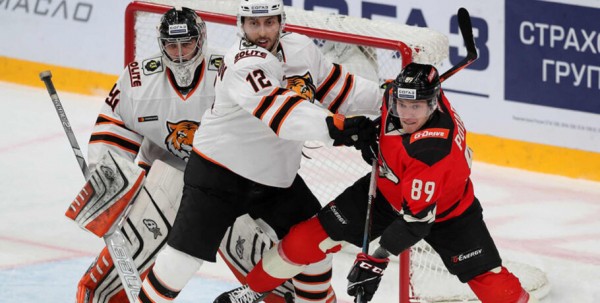 Два очка Сергея Широкова принесли "Авангарду" победу над "Амуром"