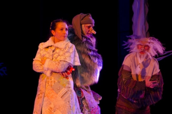 Станет ли внучка Бабы-яги Снегурочкой. В ТЮЗе покажут новогоднюю историю Станет ли внучка Бабы-яги Снегурочкой. В ТЮЗе покажут новогоднюю историю