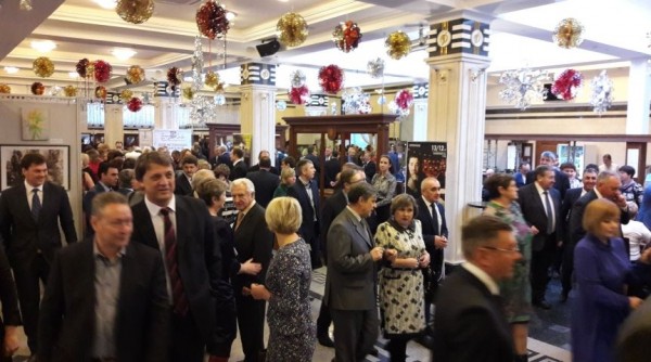 Двораковский пришел на инаугурацию мэра Омска Фадиной Двораковский пришел на инаугурацию мэра Омска Фадиной