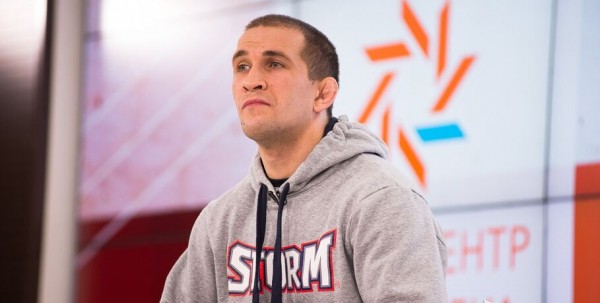 Омич Сарнавский победил румынского бойца брутальным нокаутом