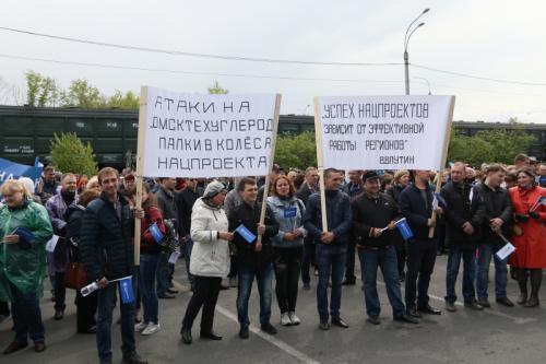 Они, олигарх Валерий Николаевич и его Трудовой Коллектив, оказывается, просто ВОЛНУЮТСЯ