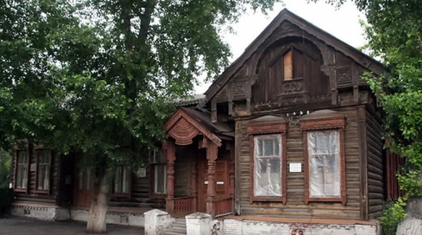 Омскому музею выдали предписание из-за здания на Театральной