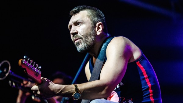 Суд обязал Сергея Шнурова выплатить штраф за мат на концерте в Новосибирске Суд обязал Сергея Шнурова выплатить штраф за мат на концерте в Новосибирске