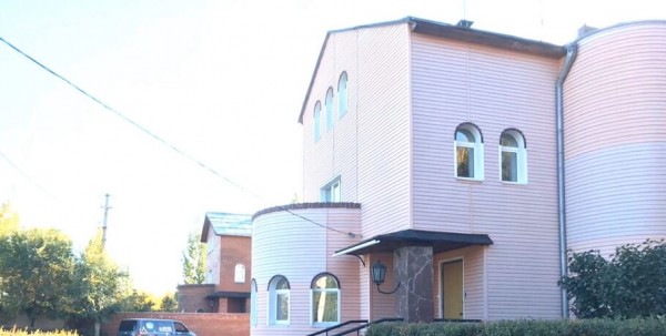 Омский бизнесмен подарил детскому хоспису свой коттедж