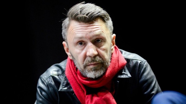 Сергей Шнуров «расплатится» за мат в своих песнях перед новосибирцем