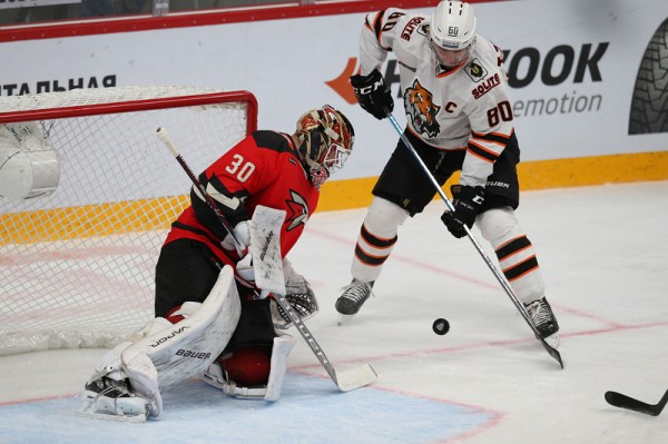 Два очка Сергея Широкова принесли "Авангарду" победу над "Амуром"