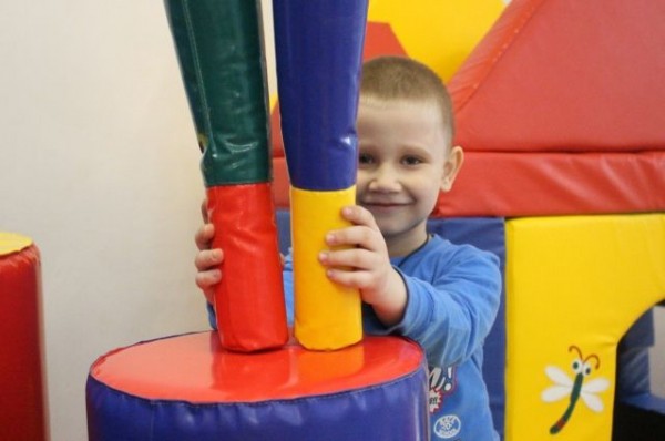 Компании Омска призвали отказаться от новогодних сувениров в пользу детей