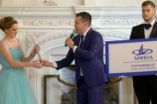 Омской «пацанке» подарили сертификат на обучение в вузе Москвы Омской «пацанке» подарили сертификат на обучение в вузе Москвы