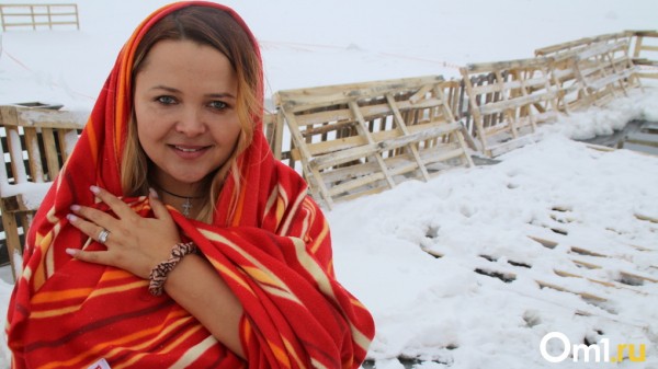«Водица — огонь»: свыше 10 000 новосибирцев окунулись в прорубь на Крещение