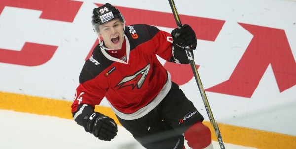 Игрок омского "Авангарда" рассказал о свадьбе с моделью на острове Санторини