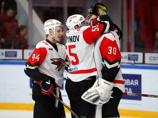 Омский «Авангард» одержал пятую победу подряд, потеряв 2 защитников Омский «Авангард» одержал пятую победу подряд, потеряв 2 защитников